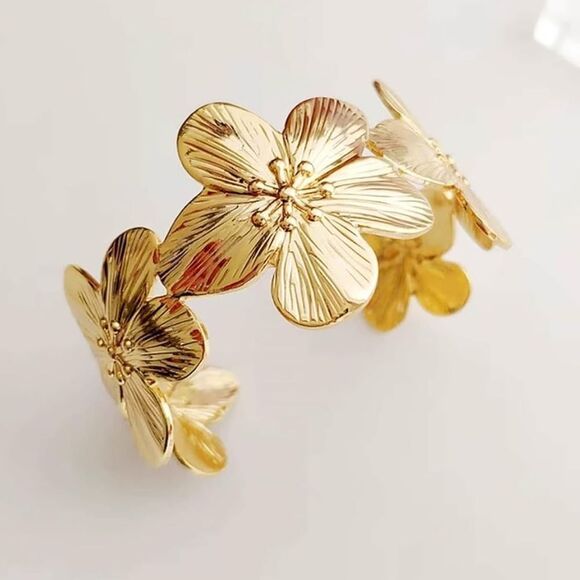 Gold Floral Bracelet - Picture 1 of 8